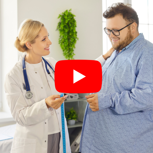 Médica avaliando paciente com obesidade durante consulta